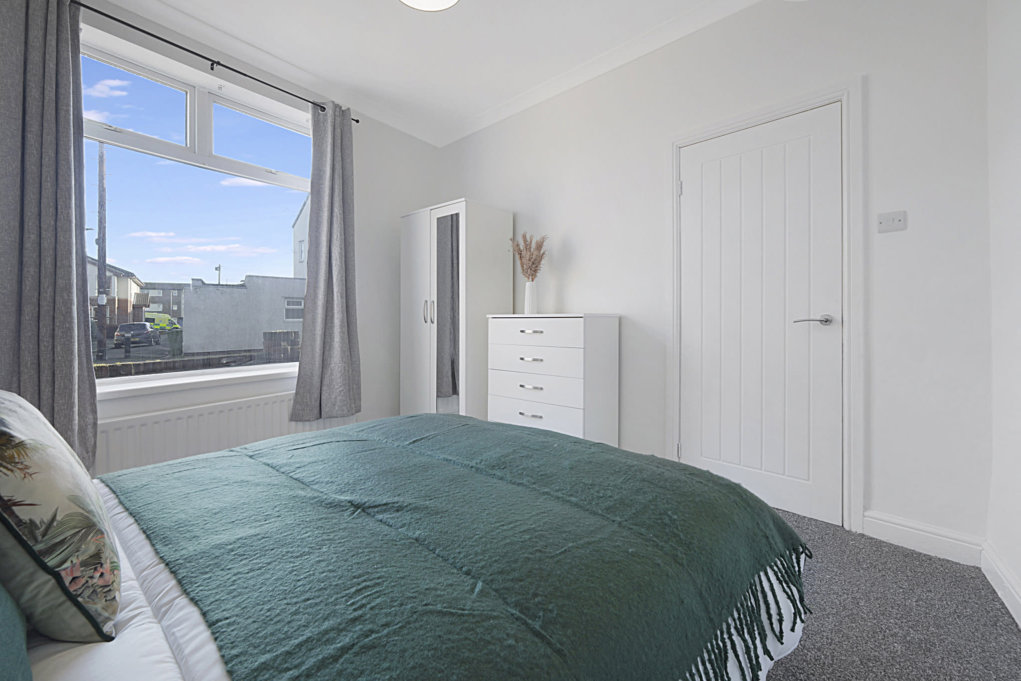 Modern Apartment, Near Blyth Coast, Sleeps 5