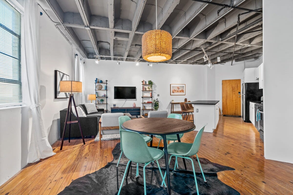 Central Midtown 2-Bedroom Loft! - Picture 8