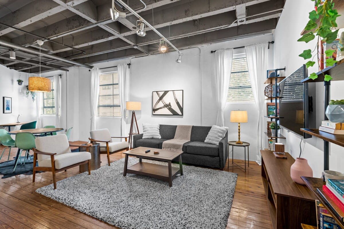 Central Midtown 2-Bedroom Loft! - Picture 1