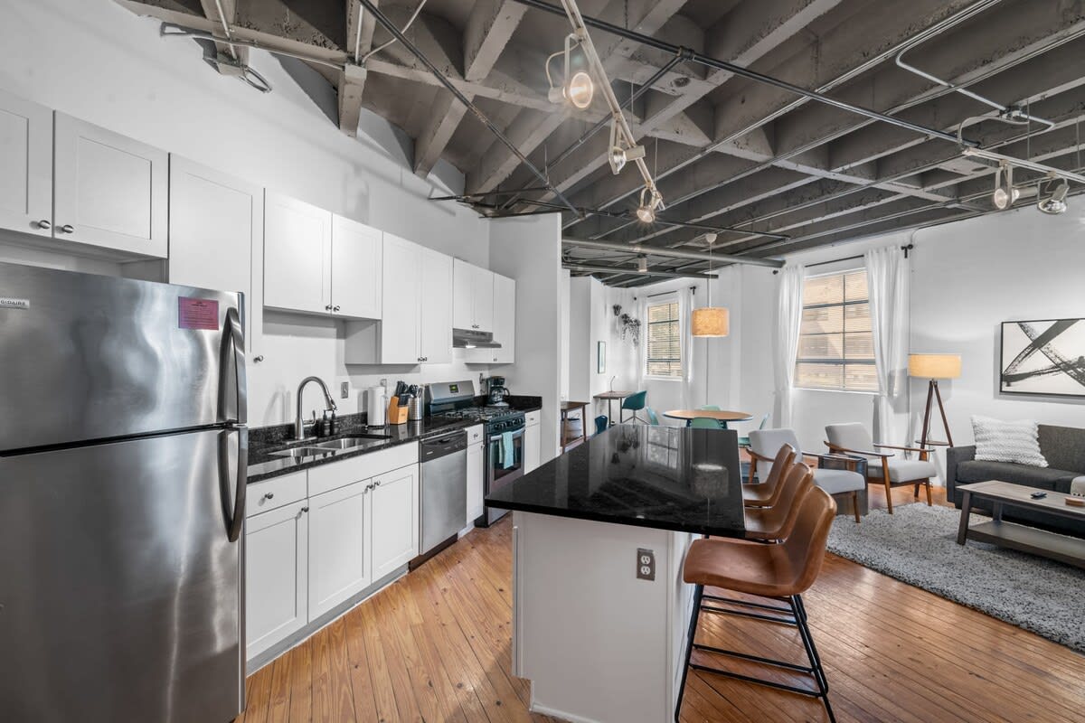 Central Midtown 2-Bedroom Loft! - Picture 12