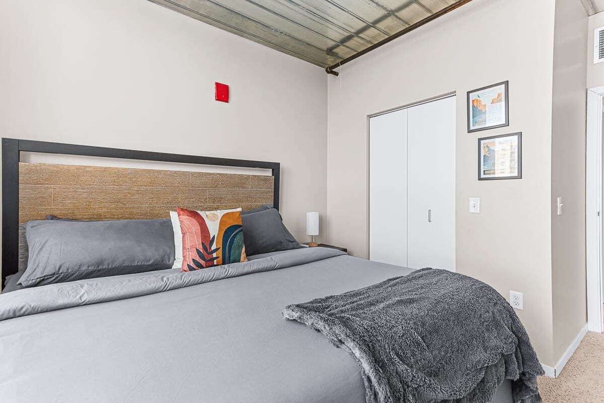 Urban Condo with Balcony in Downtown Ann Arbor - Foto 16