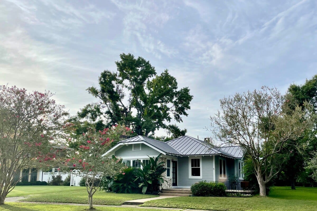 3 bedroom East Hill home 1 block from Bayview Park in Pensacola, FL
