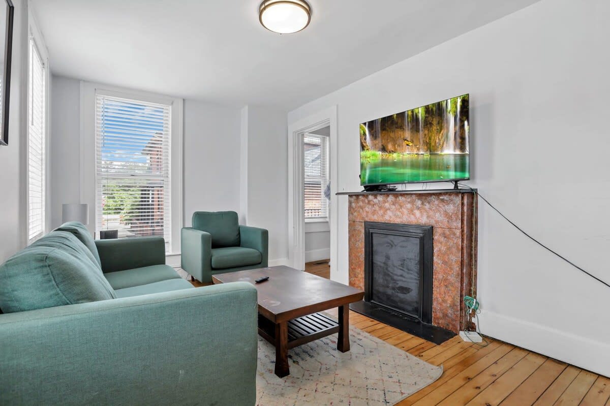 Updated Home in German Village - 2BR with Parking!