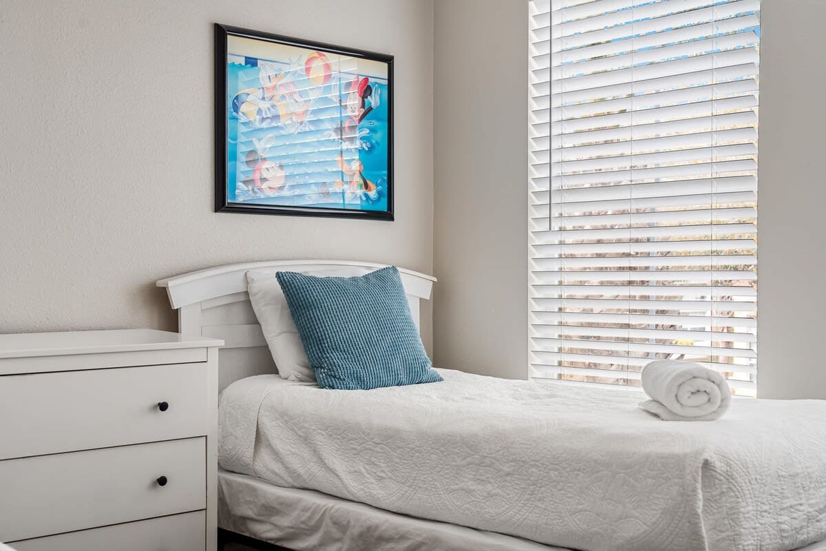 Kissimmee townhouse w/ shared pool & BBQ