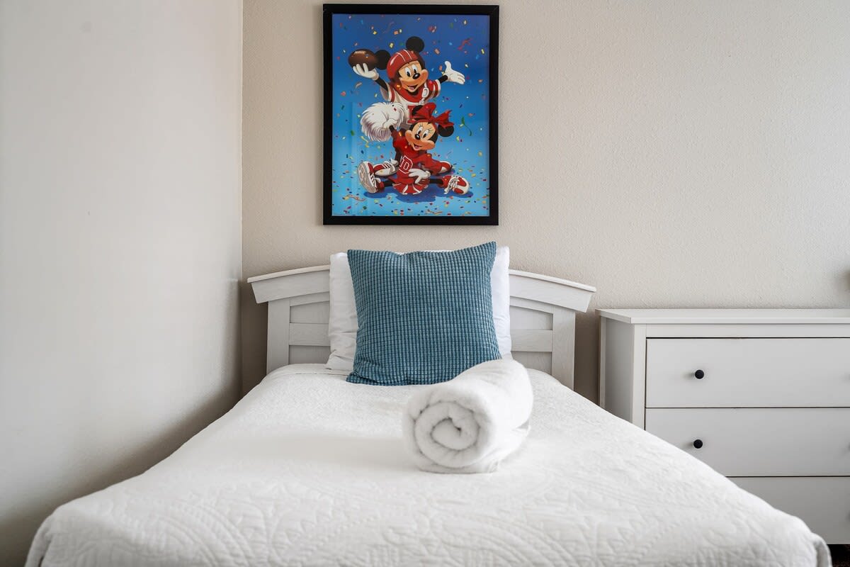 Kissimmee townhouse w/ shared pool & BBQ