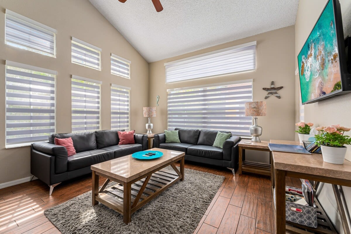 Kissimmee townhouse w/ shared pool & BBQ