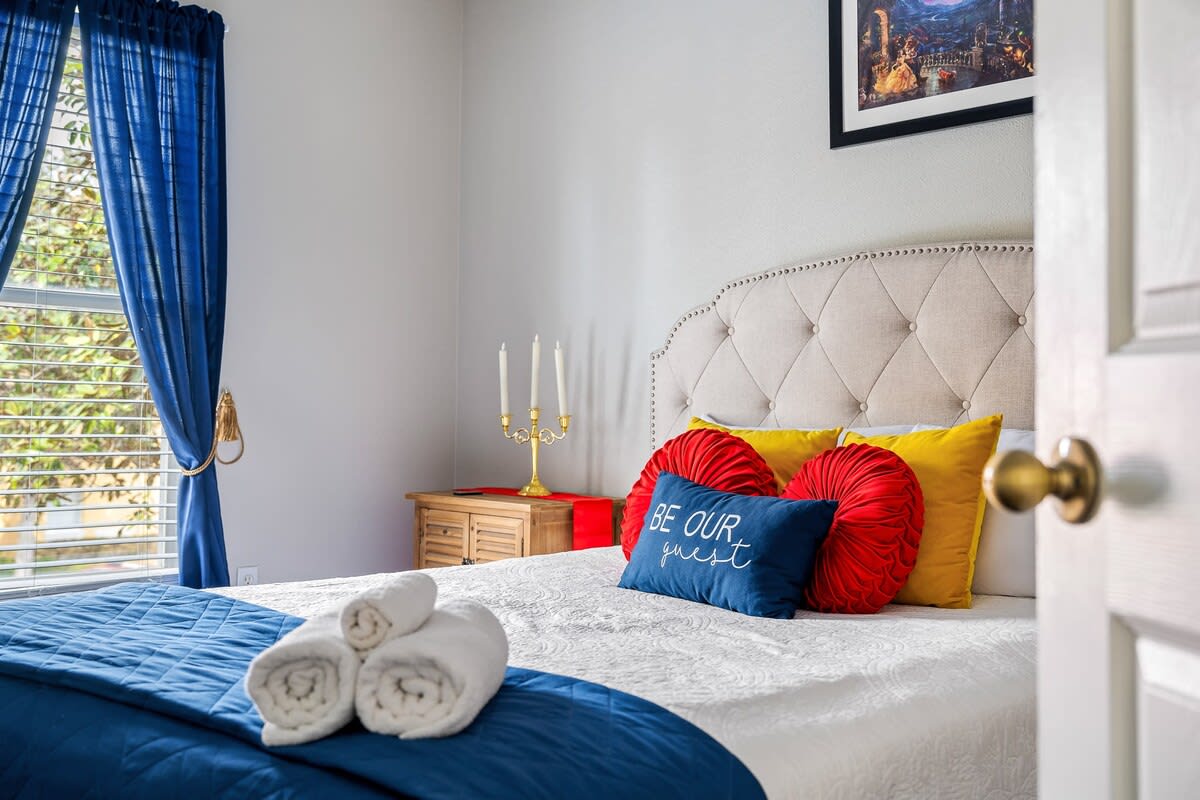 Kissimmee townhouse w/ shared pool & BBQ