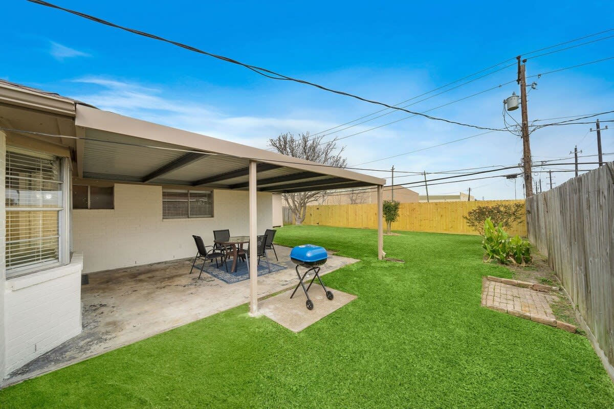 Cozy 3BR Retreat:Game Room, Grill & Great Space
