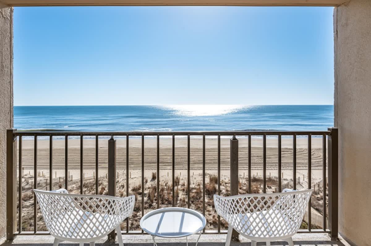 Three Bedroom Direct Oceanfront Condo with Pool