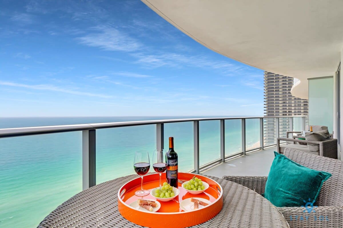 Luxury Oceanfront Condo: Pools, Beach, & Balcony — Hollywood, FL — vacation rental