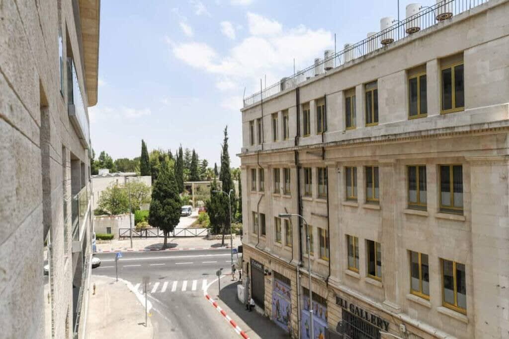 King David Residence Luxury 3 Bedroom, Unit 404 – Pool, Gym & Parking, Mamilla Jerusalem photo 11