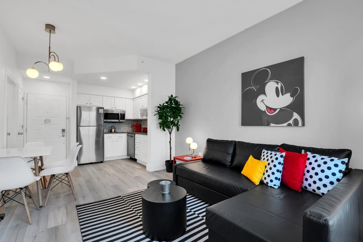 Close to Parks/Sleeps 6/Free Shuttle/Kitchen