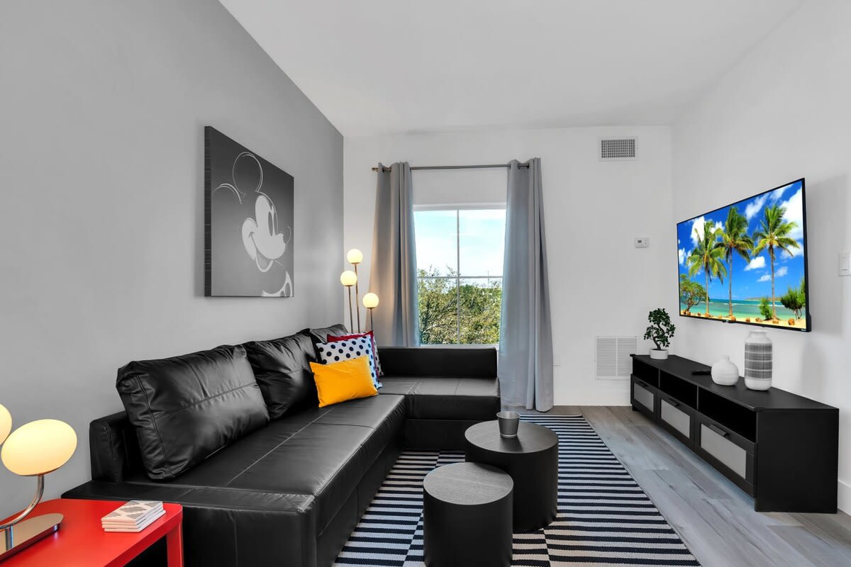 Close to Parks/Sleeps 6/Free Shuttle/Kitchen