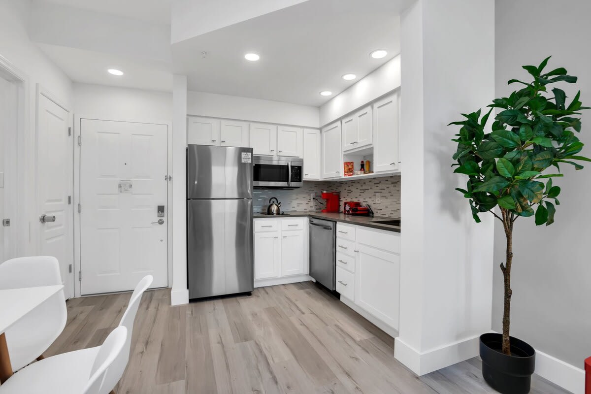 Close to Parks/Sleeps 6/Free Shuttle/Kitchen