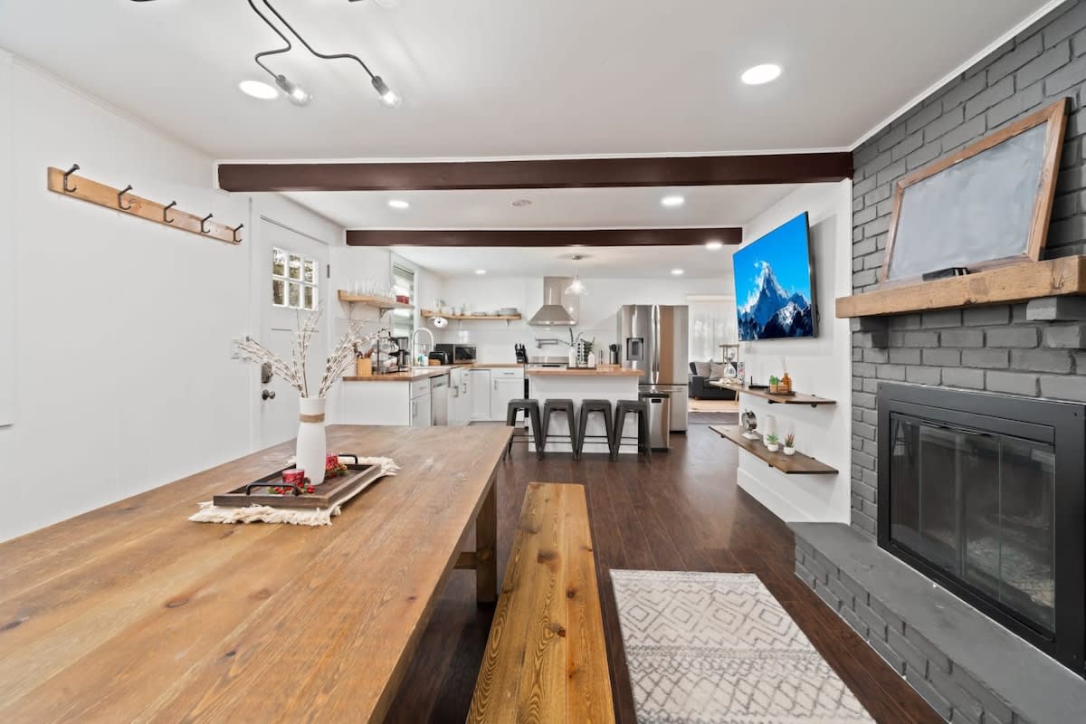 Ultra Modern Chalet | Golf | Lake Access
