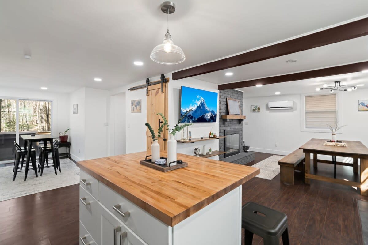 Ultra Modern Chalet | Golf | Lake Access