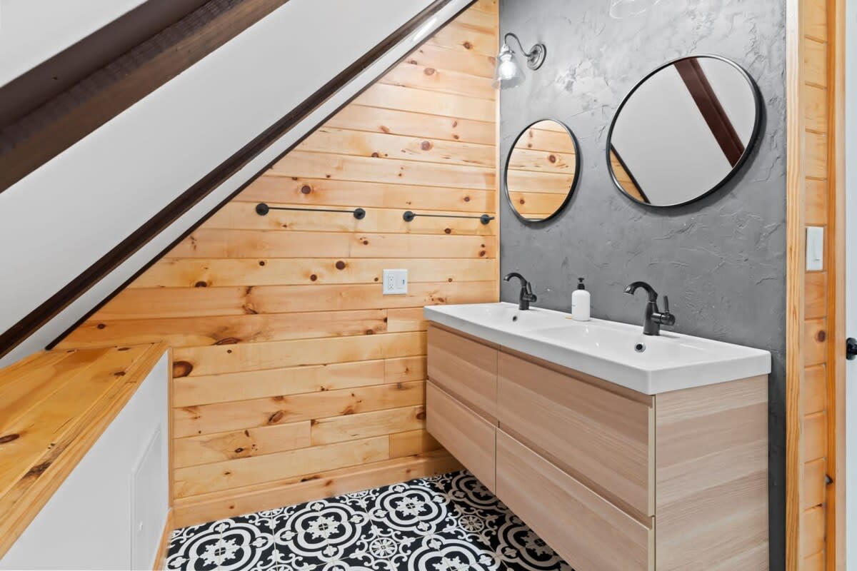 Ultra Modern Chalet | Golf | Lake Access