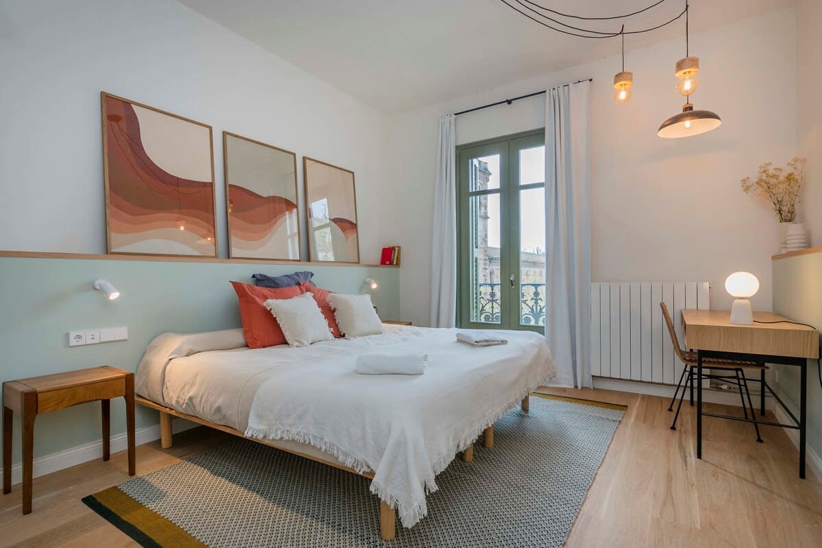 Amazing 5 bd 5 bathroom next to Plaza Catalunya — Barcelona, Catalunya — vacation rental