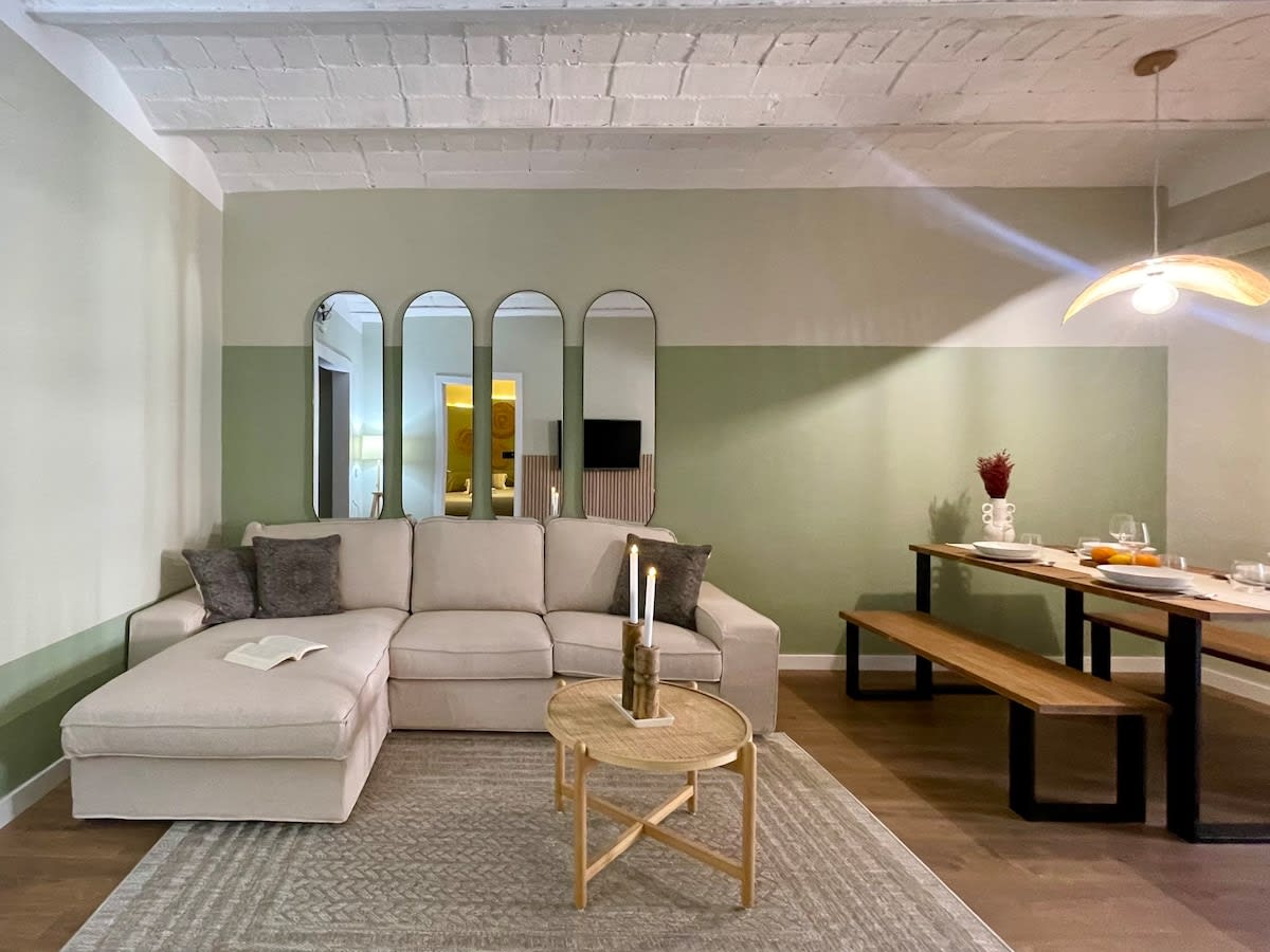 Plaza Catalunya Recently renovated 5BD-4BTH β Barcelona, Catalunya β vacation rental