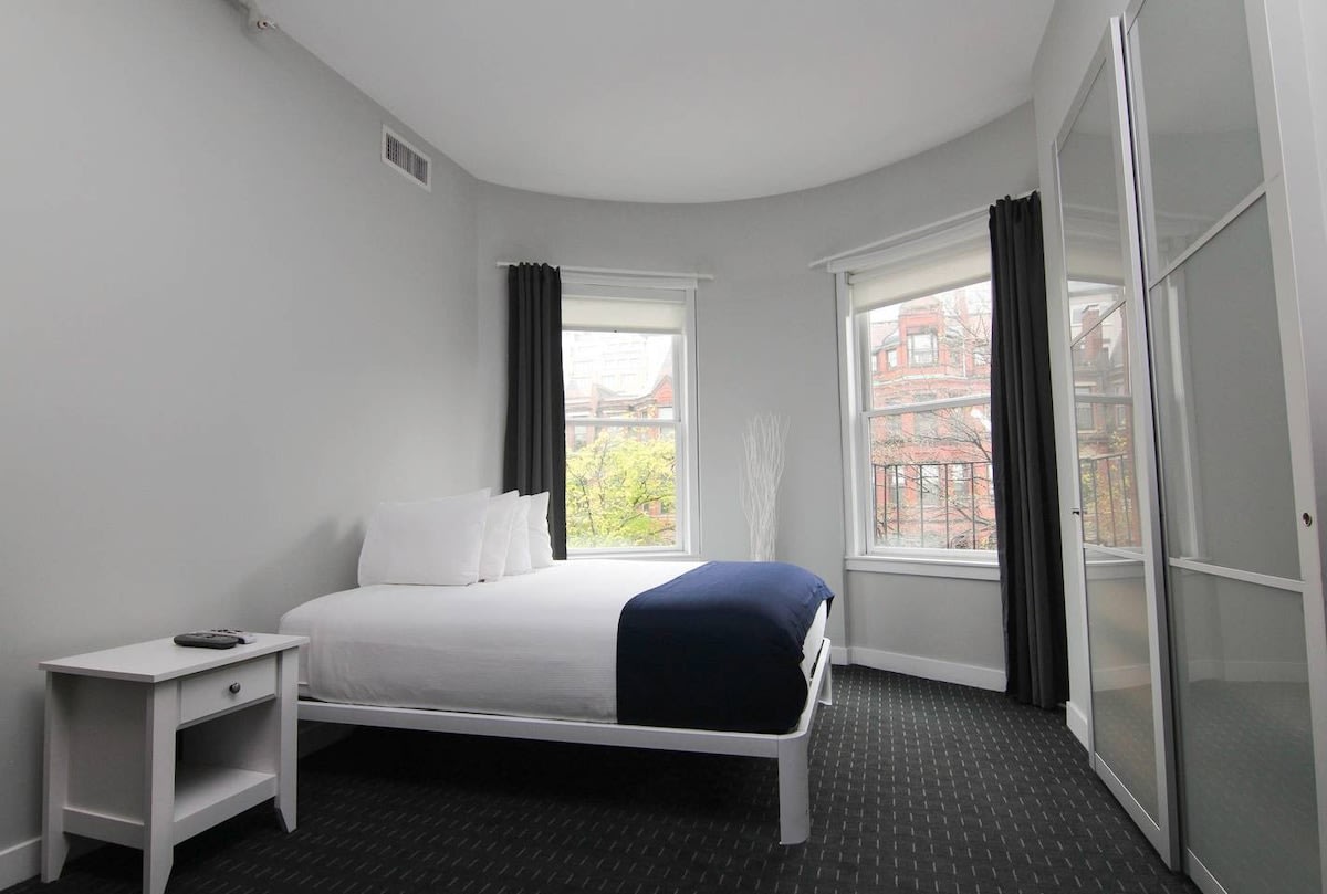 City Living with a View, Newbury St; #4