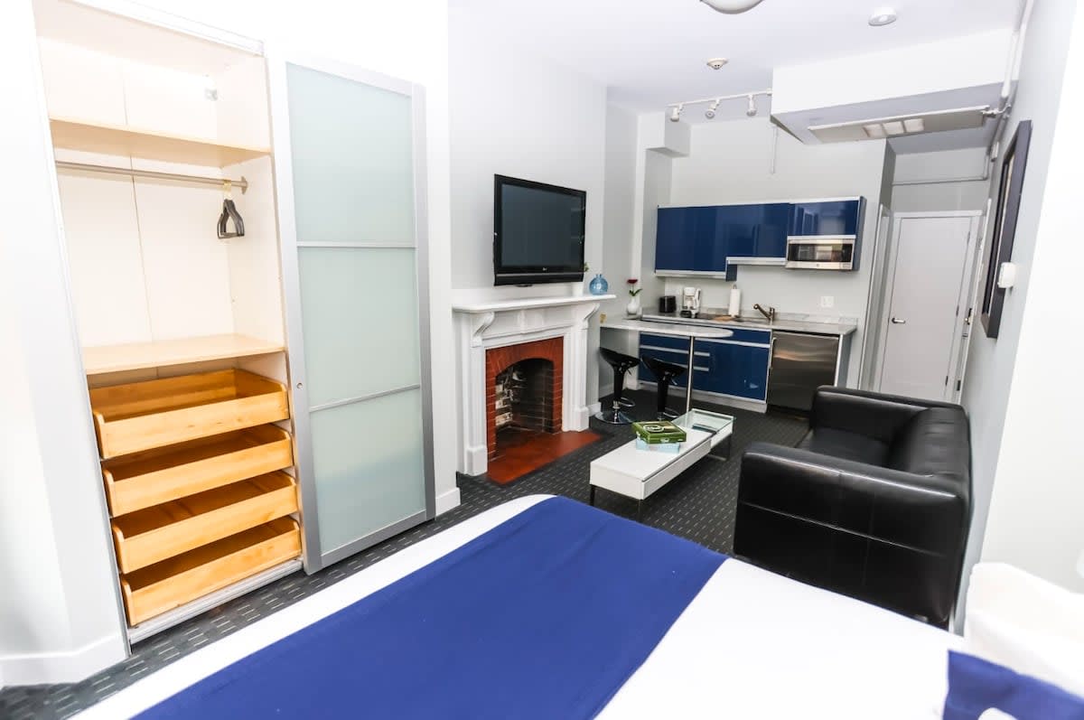 Vibrant, Chic Newbury St ā Stay in Style! #6