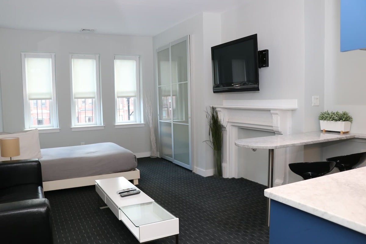 Newbury St Living – Trendy, Vibrant, Unbeatable! #12