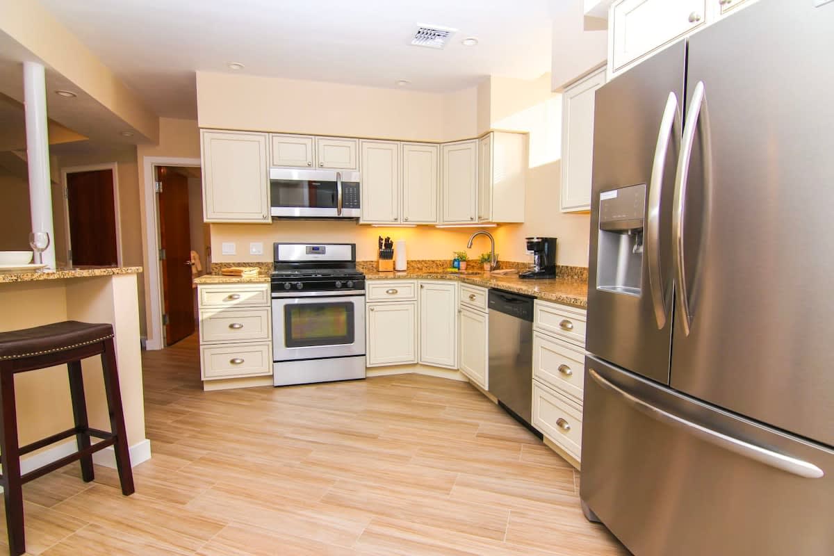 Luxury 3 Bedroom,  20 min to Boston, 15min Encore