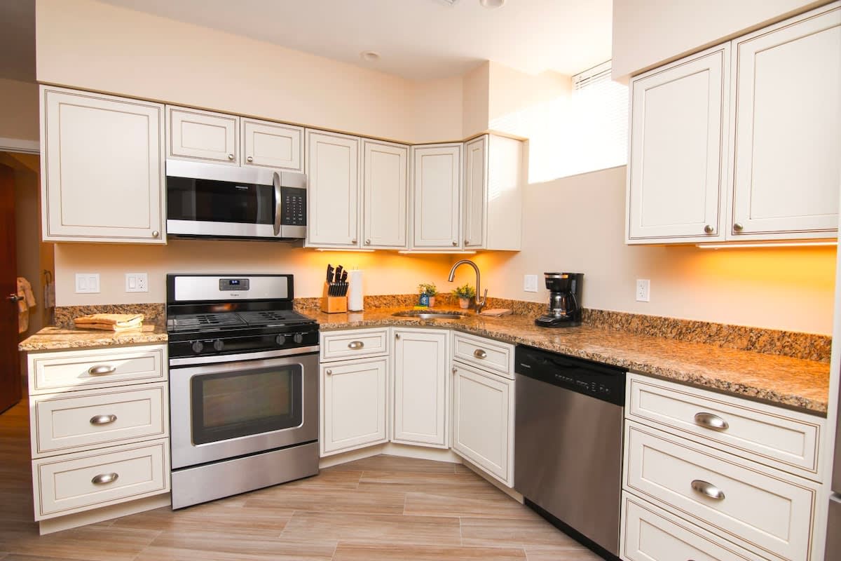 Luxury 3 Bedroom,  20 min to Boston, 15min Encore