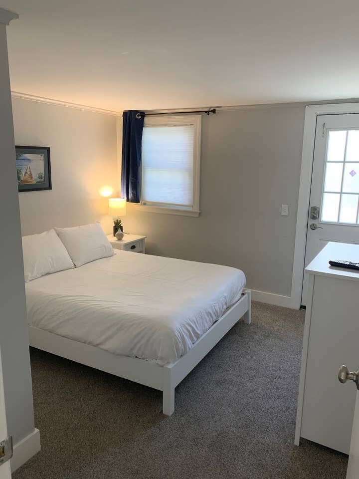 Cozy 2BR Getaway Steps from Lake Winnipesaukee - Foto 8