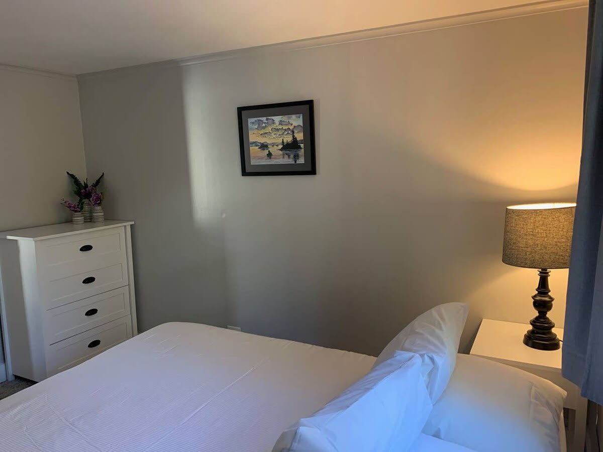 Cozy 2BR Getaway Steps from Lake Winnipesaukee - Foto 13