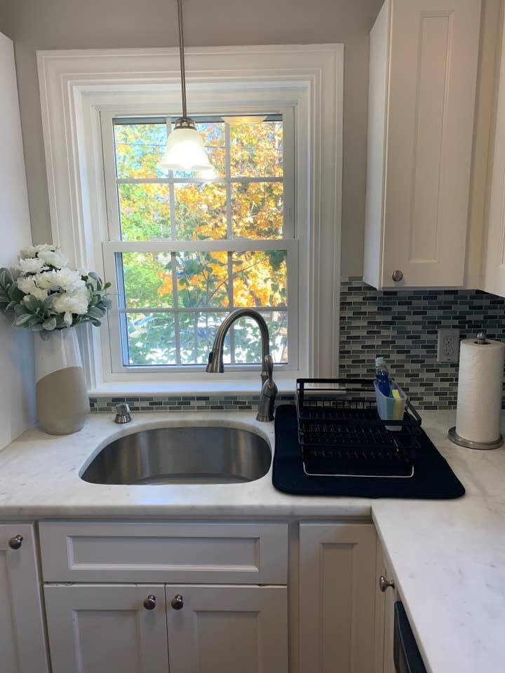Cozy 2BR Getaway Steps from Lake Winnipesaukee - Foto 10