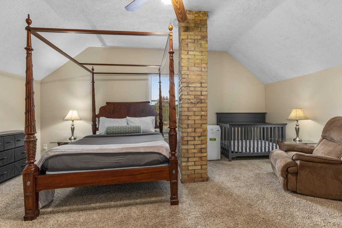 Charming 4BR Westside Home in Beer City USA - Foto 15