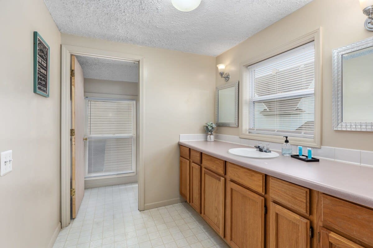 Charming 4BR Westside Home in Beer City USA - Foto 20