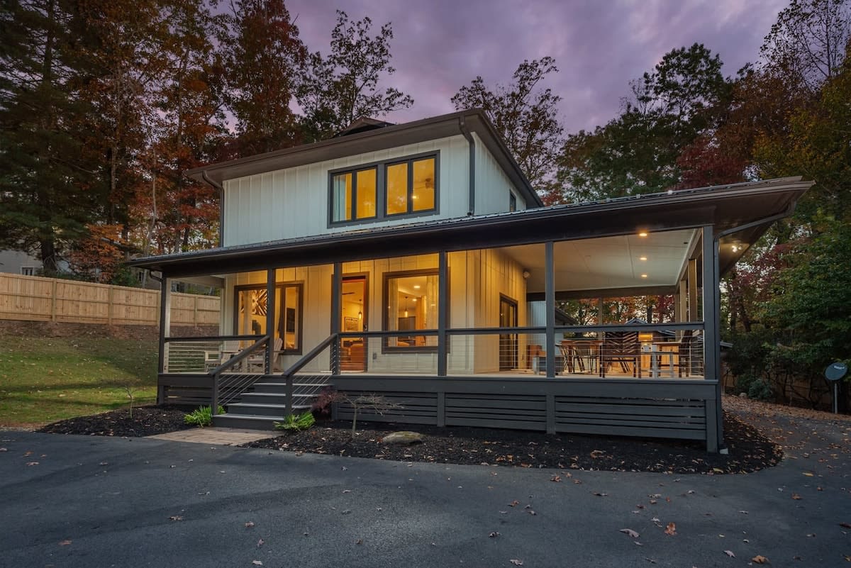 Near Asheville! Hot Tub~Fire Pit~BBQ — Mills River, NC — vacation rental