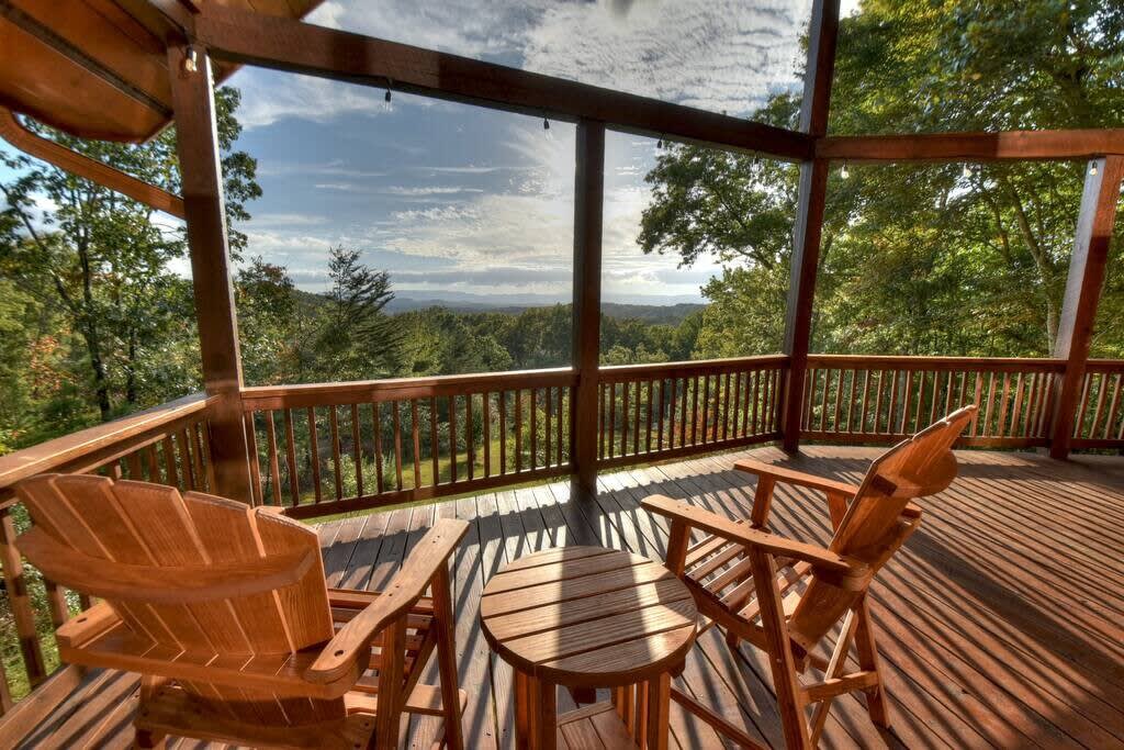 Endless Views | Hot Tub | Movie Theater | Firepit — Mineral Bluff, GA — vacation rental