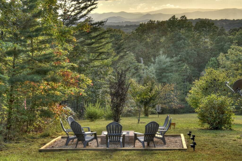 Endless Views~ Hot Tub ~ Movie Theater ~ Firepit 6