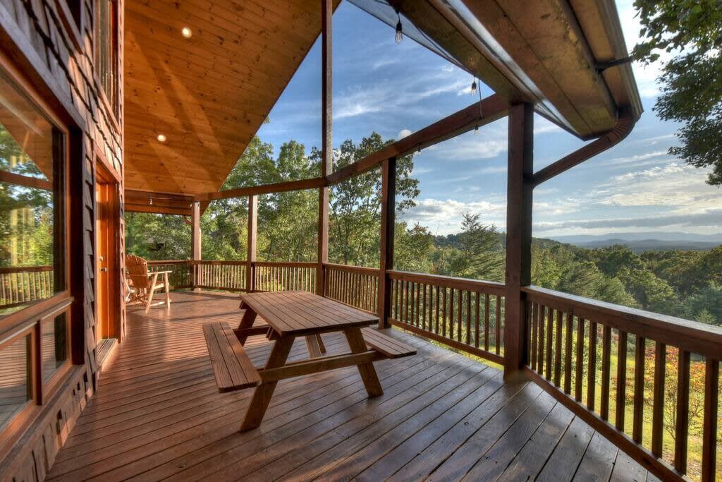 Endless Views~ Hot Tub ~ Movie Theater ~ Firepit