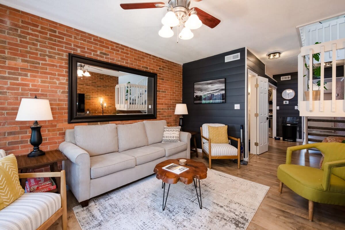 Close 2 Dollywood~Rustic~Sleeps 6~Family Fun — Pigeon Forge, TN — vacation rental