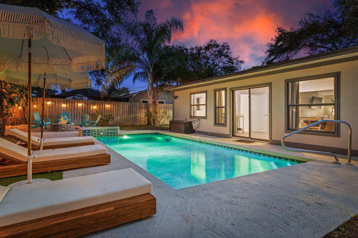 1 Mile to Beach • Private Pool Oasis •Volleyball — Palm Harbor, FL — vacation rental
