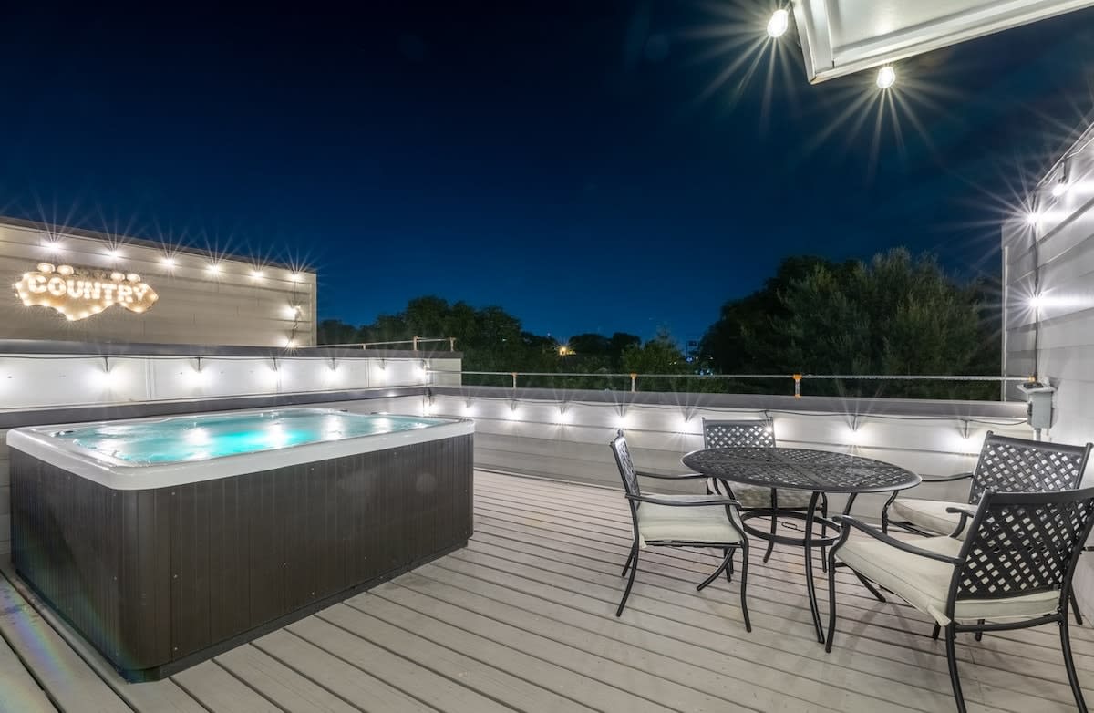 Large New Luxury Home! Skyline Views + HOT TUB! — Nashville, TN — vacation rental