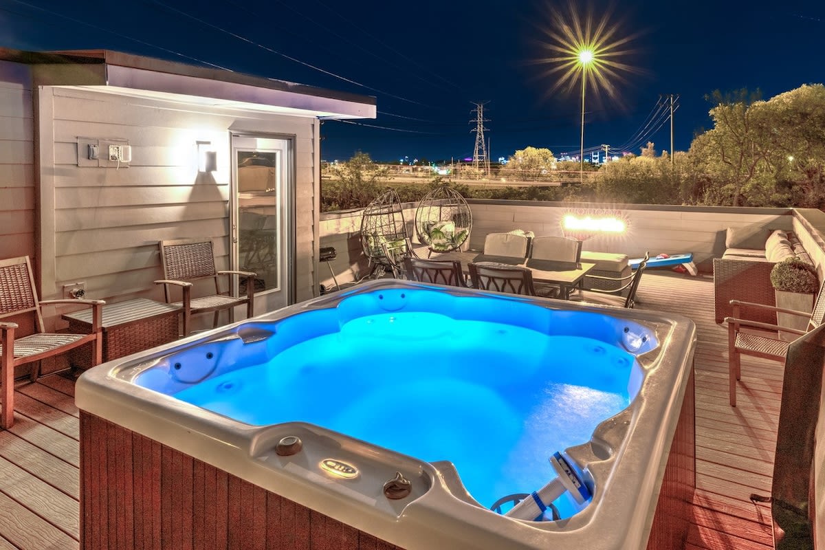 Large New Luxury Home! Rooftop Views w/Hot Tub! — Nashville, TN — vacation rental