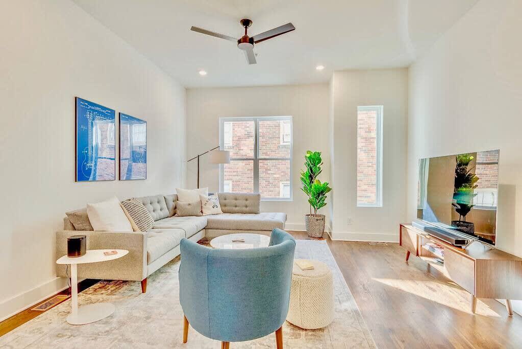 Huge Luxury Downtown Home w Rooftop Deck! 12 beds! — Nashville, TN — vacation rental
