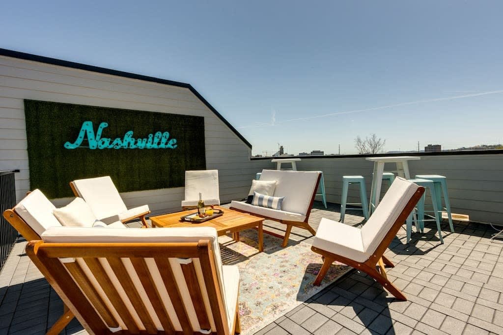 4 Bedroom 4 Bath~14 Beds~Rooftop! Huge Space — Nashville, TN — vacation rental