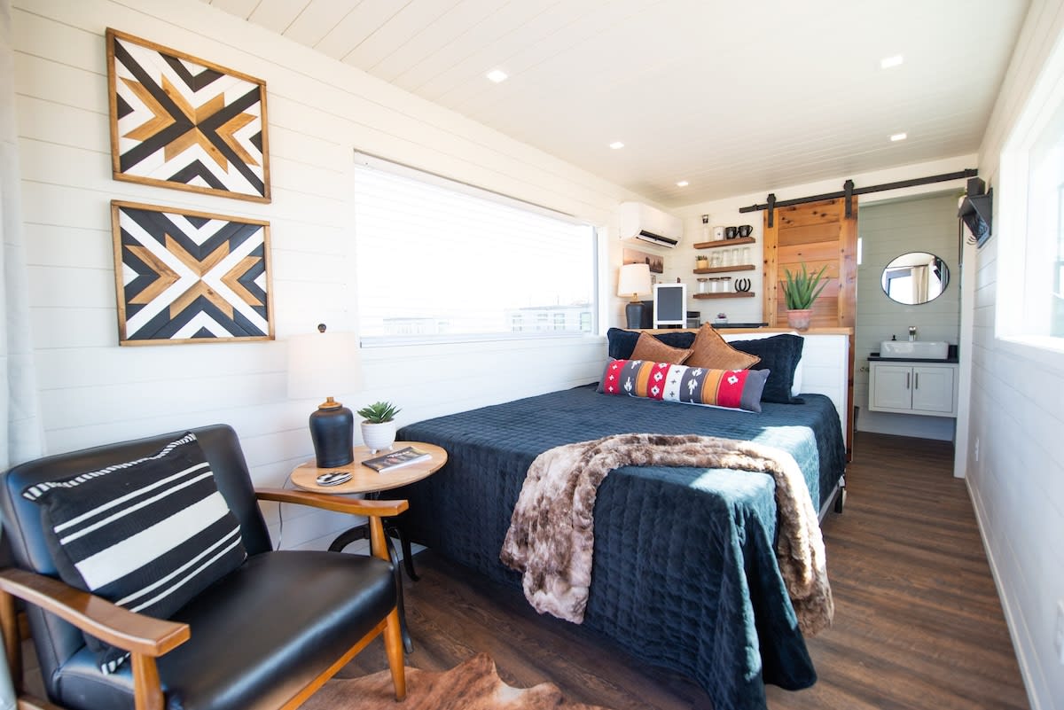 New! The Buffalo-Shipping Container in Alpine — Alpine, TX — vacation rental