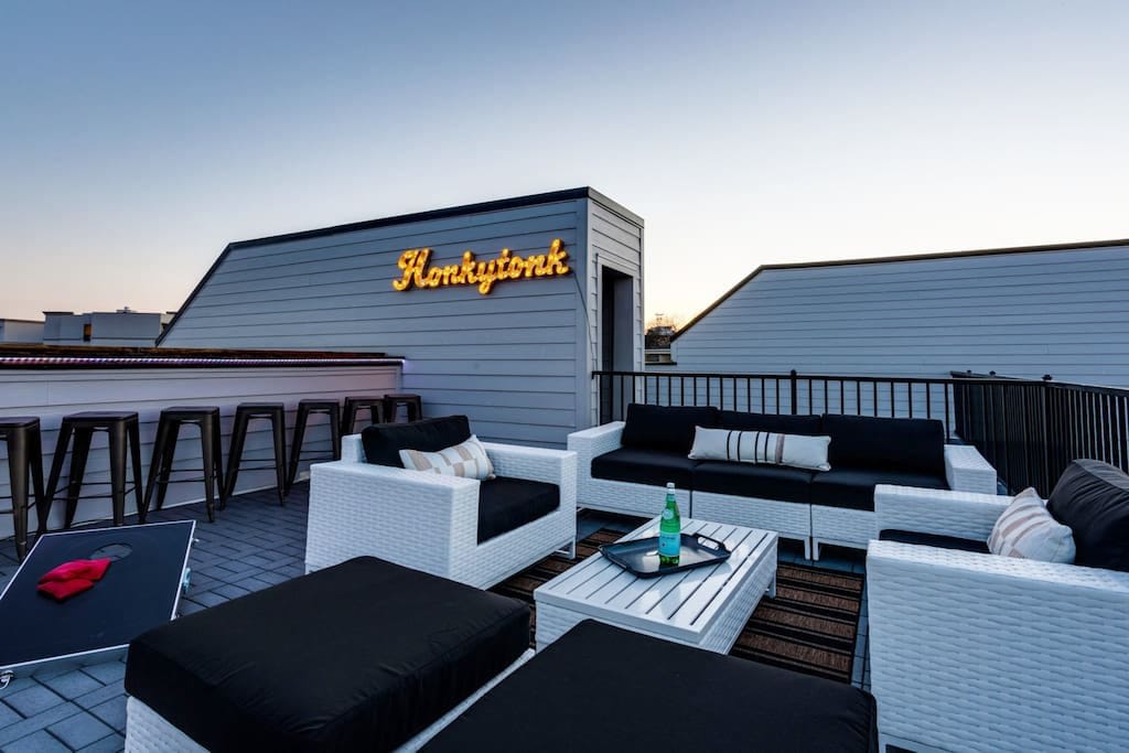 New 4 Bed 4 Bath w 14 BEDS and Rooftop! Huge Space — Nashville, TN — vacation rental