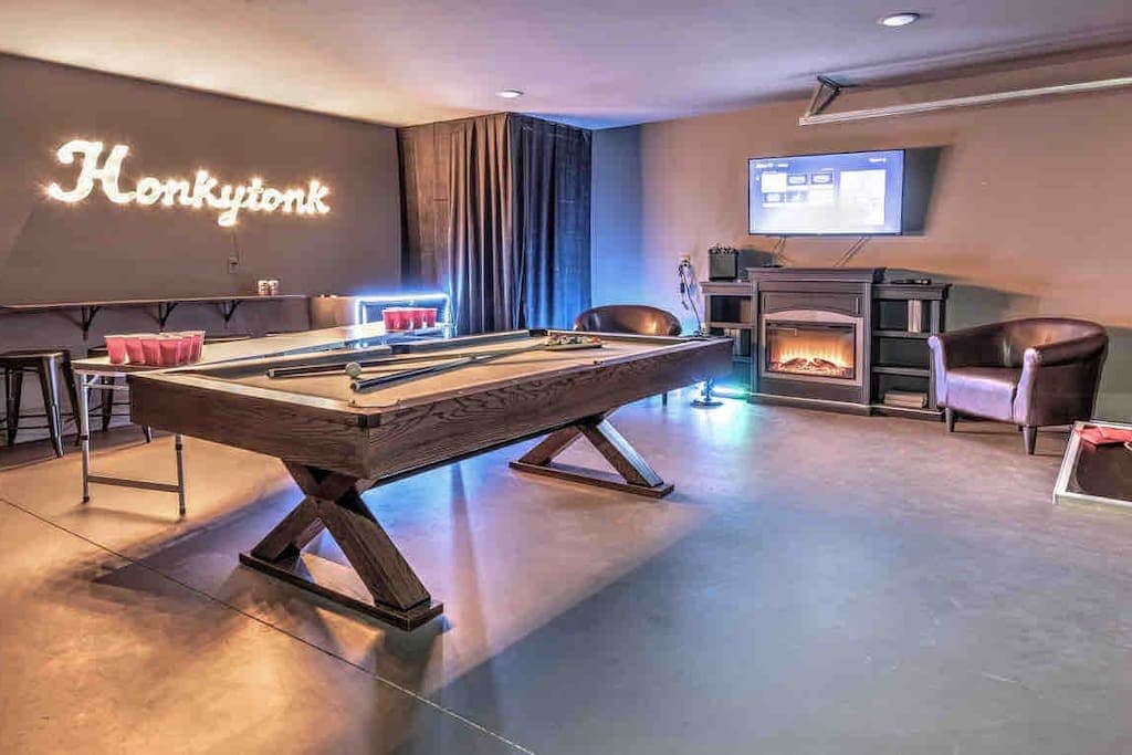 New luxury 14 beds! Insta worthy|Baller game room — Nashville, TN — vacation rental