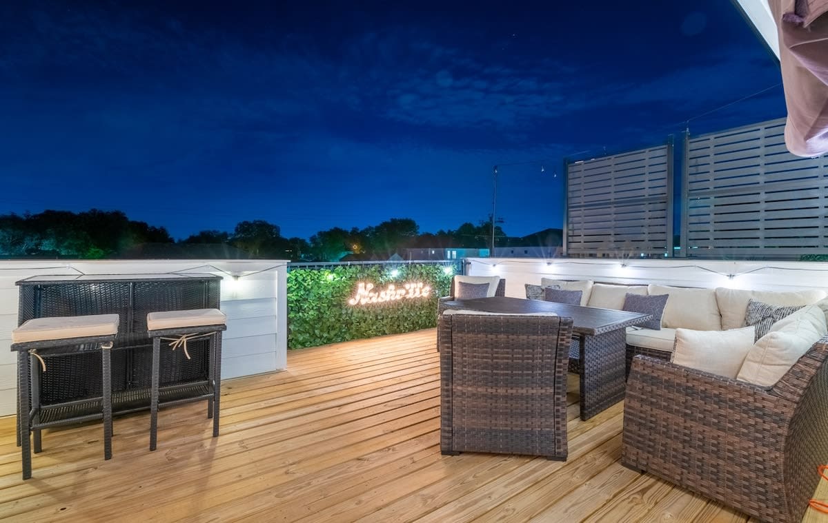 Huge Downtown Luxury Home Rooftop Deck 12 Beds — Nashville, TN — vacation rental
