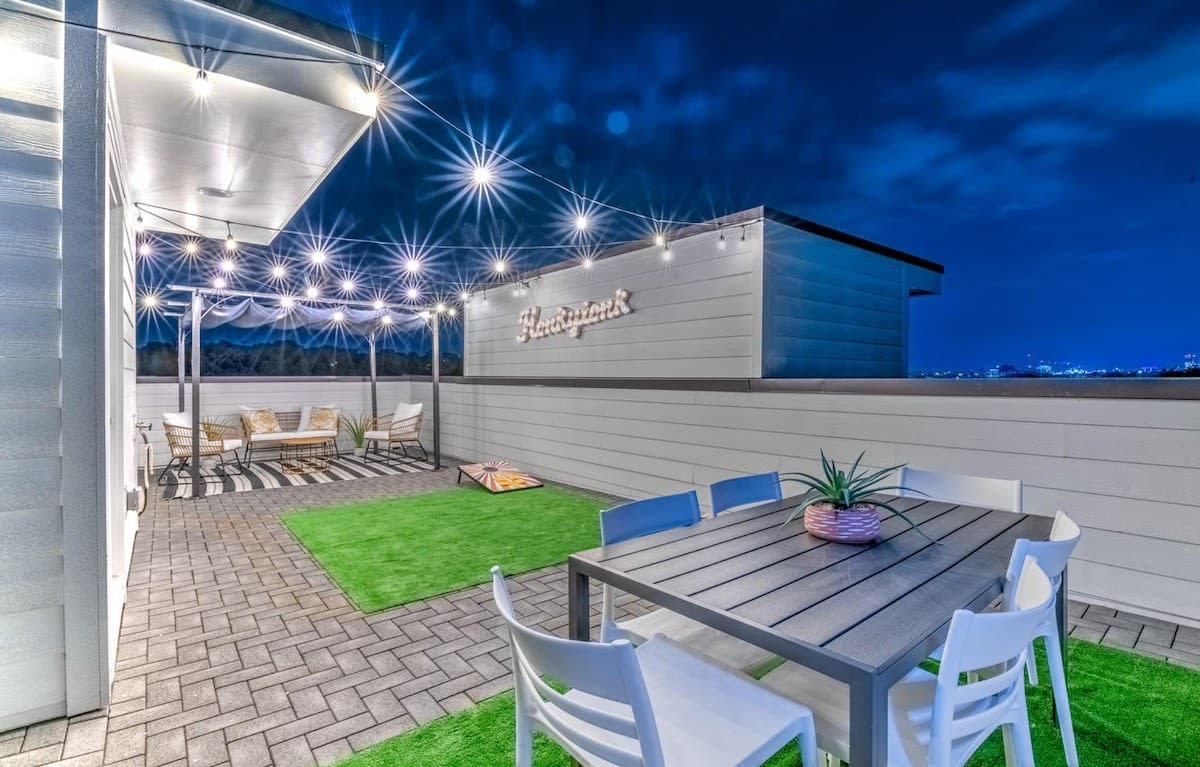 Willie’s World! 14 Beds*GameRoom*Huge Rooftop! — Nashville, TN — vacation rental