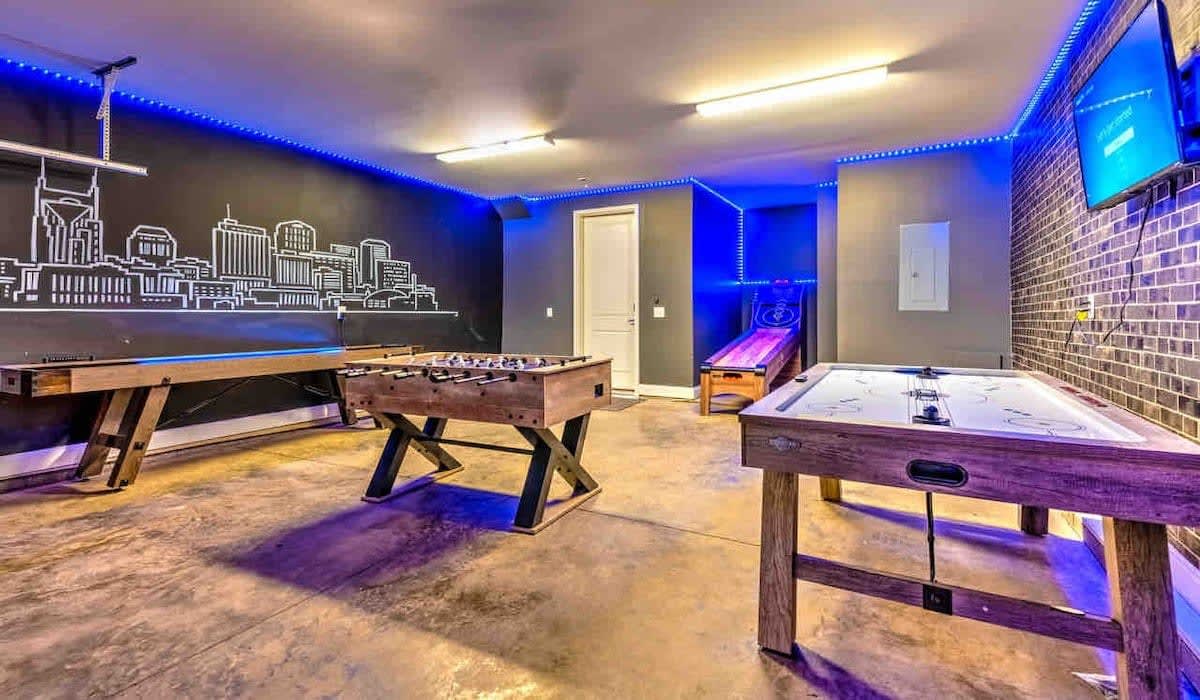 New Luxury Home! 10 Beds! Baller game room! — Nashville, TN — vacation rental