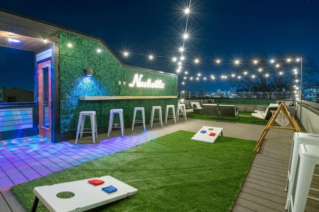 Huge Rooftop Decks Downtown Home 12 Beds Pool Tbl — Nashville, TN — vacation rental